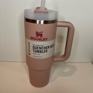 Stanley PINK DUSK 30 oz. Quencher
H2.0 Flowstate - NWT!